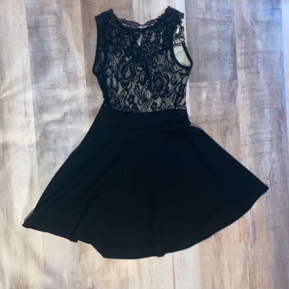 Dress - Picture 3 of 3